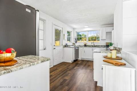 4534 Blackburn Street, Jacksonville FL - photo 14 of 48