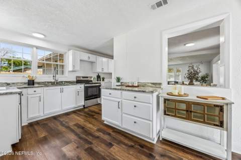 4534 Blackburn Street, Jacksonville FL - photo 10 of 48