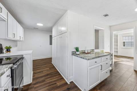 4534 Blackburn Street, Jacksonville FL - photo 15 of 48