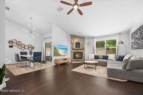 8781 Goodbys Cove Drive, Jacksonville FL - photo 8 of 30