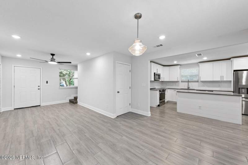 3 bedroom Single Family Residence at 9811 Ridge Blvd Boulevard, Edmondsons Beverly, Jacksonville — photo 4