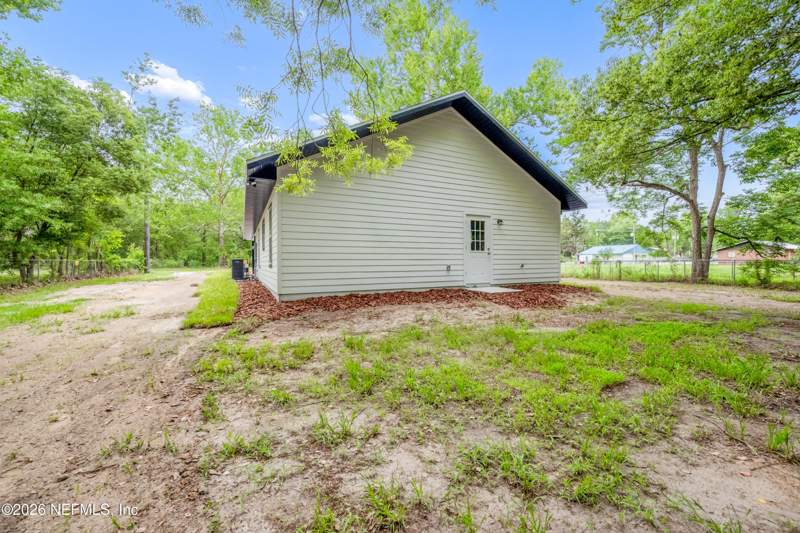 3 bedroom Single Family Residence at 907 N Thompson Street, Temples, Starke — photo 4