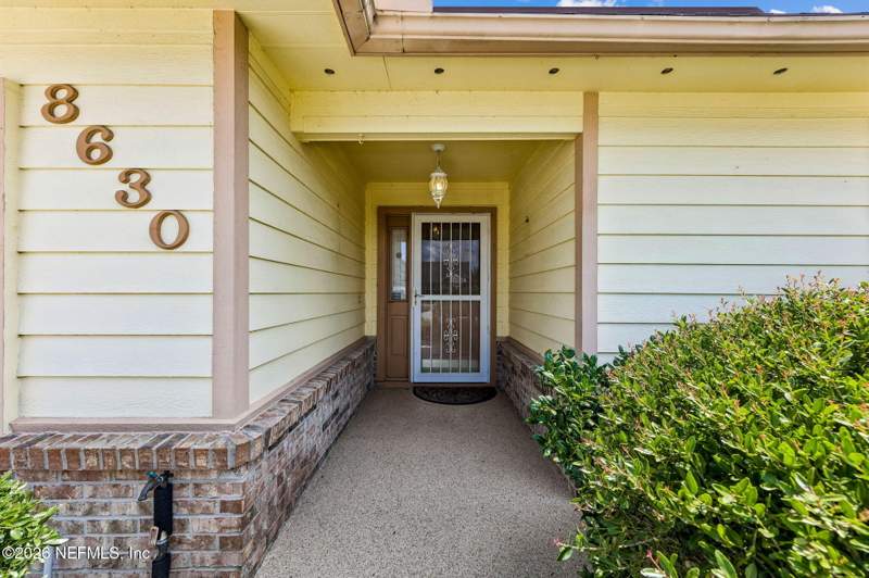 3 bedroom Single Family Residence at 8630 Charlesgate Circle, Argyle/chimney Lakes, Jacksonville — photo 4