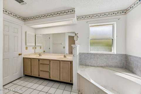 8630 Charlesgate Circle, Jacksonville FL - photo 17 of 50