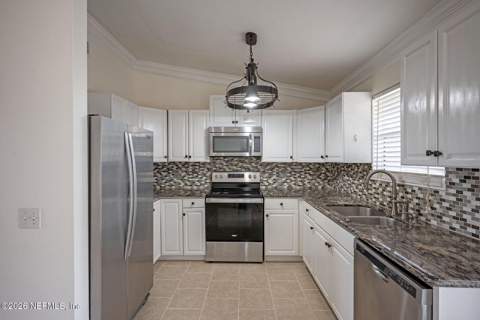 430 SW Jasmine Avenue, Keystone Heights FL - photo 10 of 37
