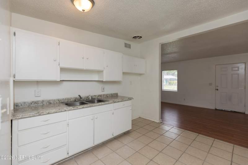 2 bedroom Single Family Residence at 5601 Pansy Lane, Magnolia Gardens, Jacksonville — photo 4