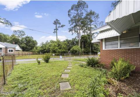 325 Chestnut Drive, Jacksonville FL - photo 10 of 12