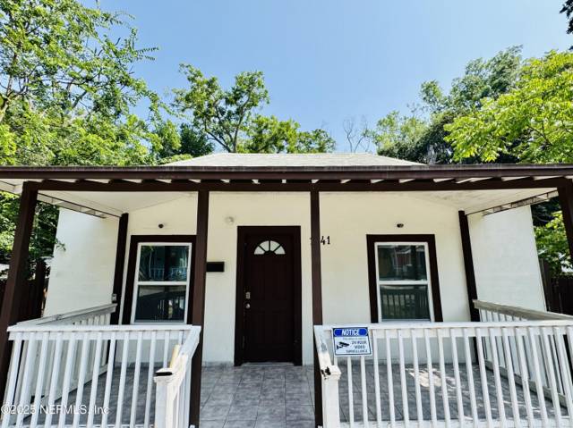 1041 E 14TH Street