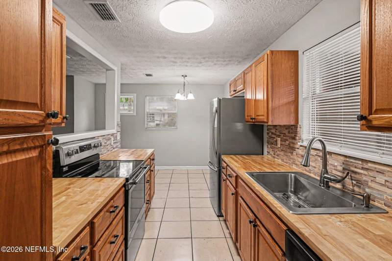 3 bedroom Single Family Residence at 7044 Red Robin Drive, Cedar Hill Estates, Jacksonville — photo 5