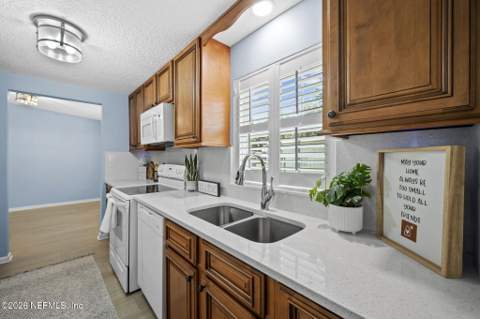 3220 Ricky Drive, Jacksonville FL - photo 12 of 42