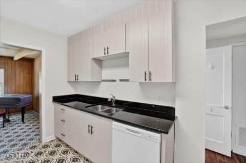 5503 Lakewood Circle, Jacksonville FL - photo 16 of 49