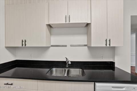 5503 Lakewood Circle, Jacksonville FL - photo 17 of 49