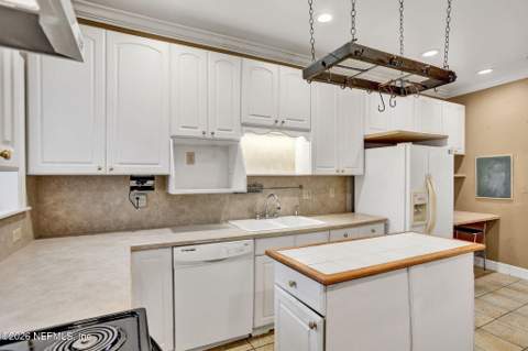 4250 Davinci Avenue, Jacksonville FL - photo 18 of 39
