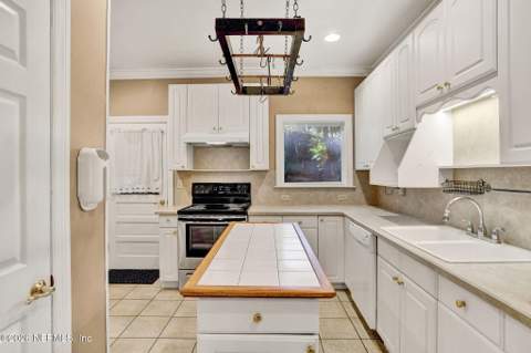 4250 Davinci Avenue, Jacksonville FL - photo 17 of 39
