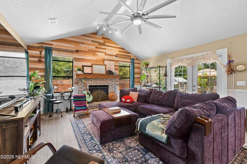 3 bedroom Single Family Residence at 2096 Allison Court, Highland Oaks, Middleburg — photo 4