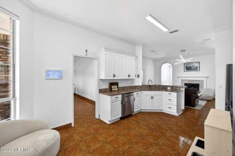 9515 Broken Oak Boulevard, Jacksonville FL - photo 6 of 30