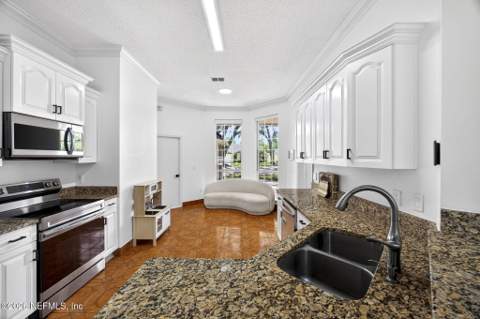 9515 Broken Oak Boulevard, Jacksonville FL - photo 9 of 30