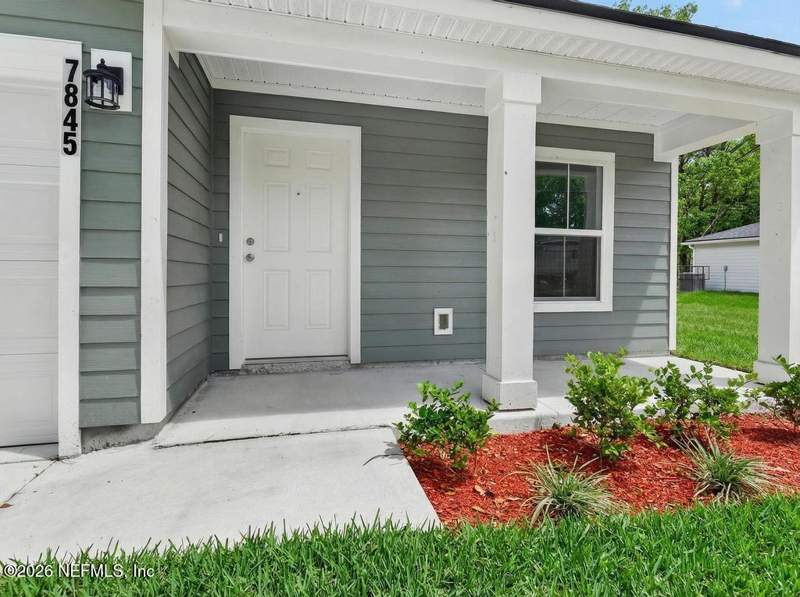 3 bedroom Single Family Residence at 5536 Leaming Avenue, Edgewood, Jacksonville — photo 3