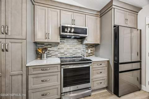 4479 Hunters Haven Lane, Jacksonville FL - photo 8 of 37