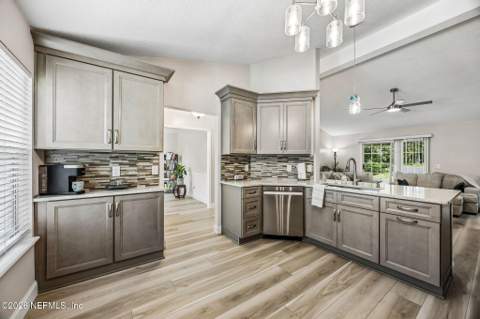 4479 Hunters Haven Lane, Jacksonville FL - photo 9 of 37
