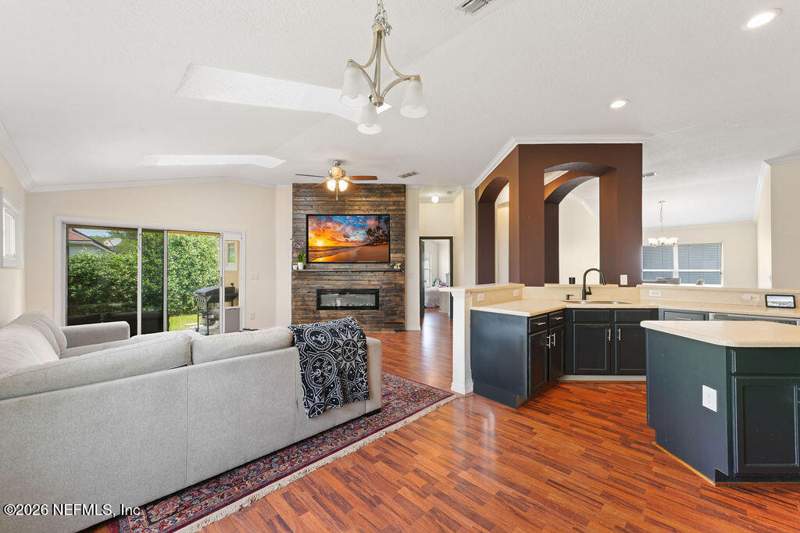 3 bedroom Single Family Residence at 12851 Winthrop Cove Drive, Johns Creek, Jacksonville — photo 5
