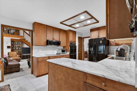 4237 Stratford Way, Jacksonville FL - photo 11 of 48