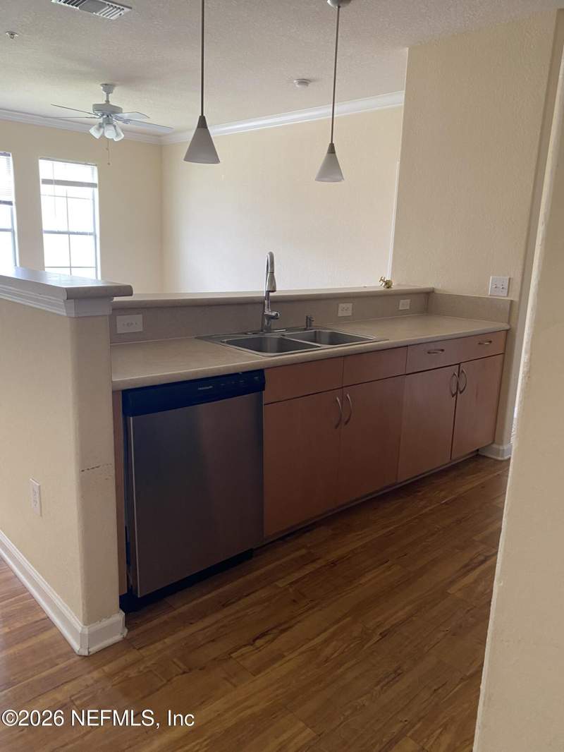 1 bedroom Condominium at 8290 Gate Parkway #611, Gardens Of Bridgehampton, Jacksonville — photo 2