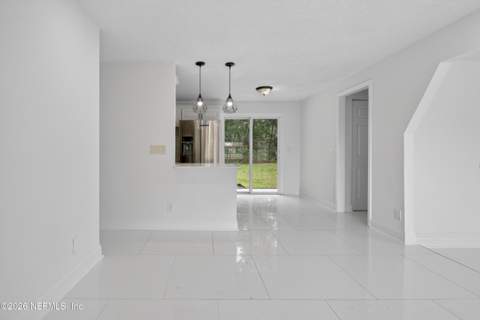 7028 Lincoln Circle, Jacksonville FL - photo 7 of 33