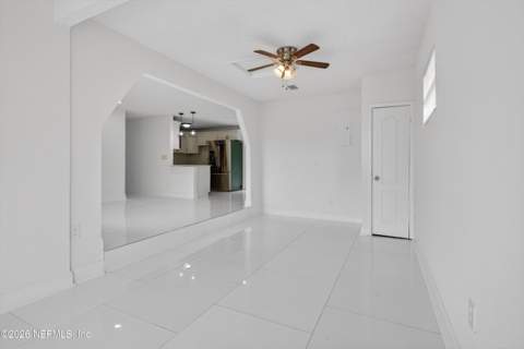 7028 Lincoln Circle, Jacksonville FL - photo 11 of 33