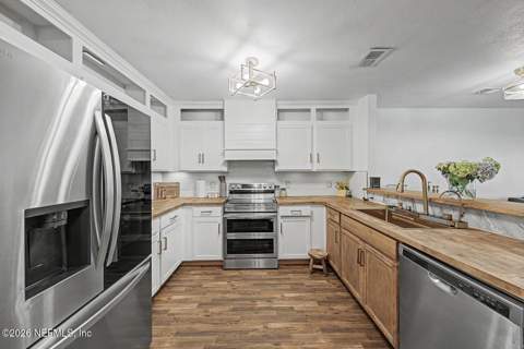 205 Oceangate Drive, Atlantic Beach FL - photo 9 of 18