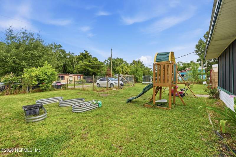 2 bedroom Single Family Residence at 213 Lake Lane, Crescent City, Crescent City — photo 4