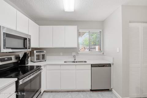 8133 Morristown Trail, Jacksonville FL - photo 11 of 30