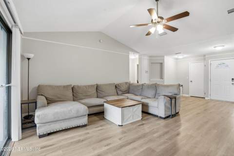 8133 Morristown Trail, Jacksonville FL - photo 8 of 30