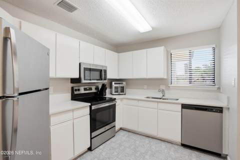 8133 Morristown Trail, Jacksonville FL - photo 10 of 30