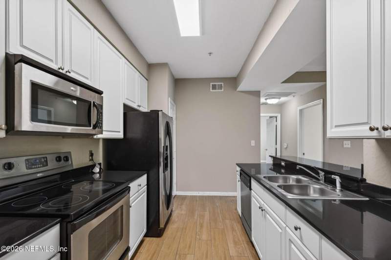 2 bedroom Condominium at 8539 Gate Parkway #433, Villa Medici, Jacksonville — photo 5