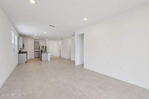 7361 Everett Forest Drive, Jacksonville FL - photo 7 of 23