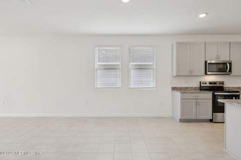 7361 Everett Forest Drive, Jacksonville FL - photo 9 of 23
