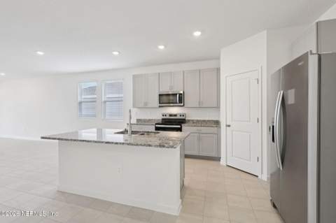 7361 Everett Forest Drive, Jacksonville FL - photo 6 of 23