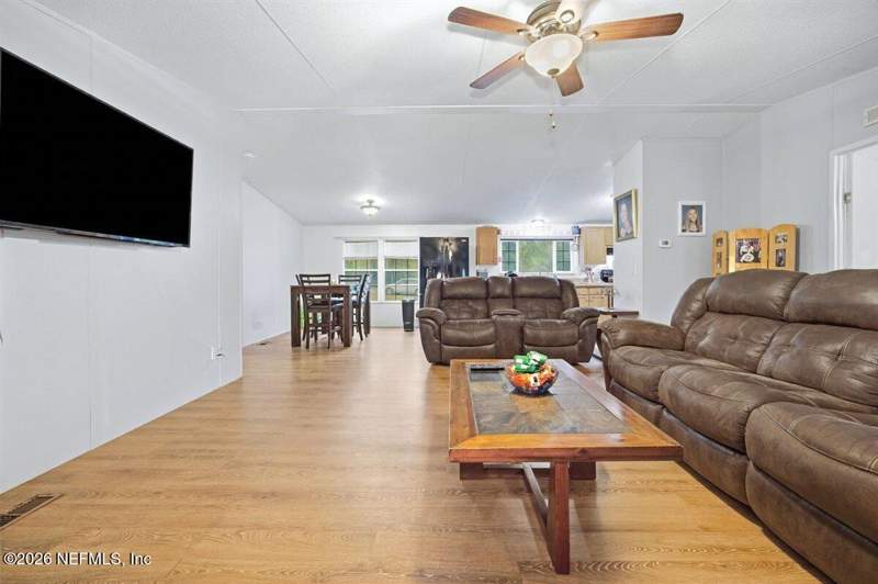 4 bedroom Manufactured Home at 194 Keuka Road, Interlachen Lakes Estates, Interlachen — photo 5