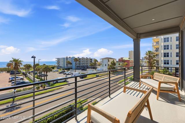105 N 11TH Avenue