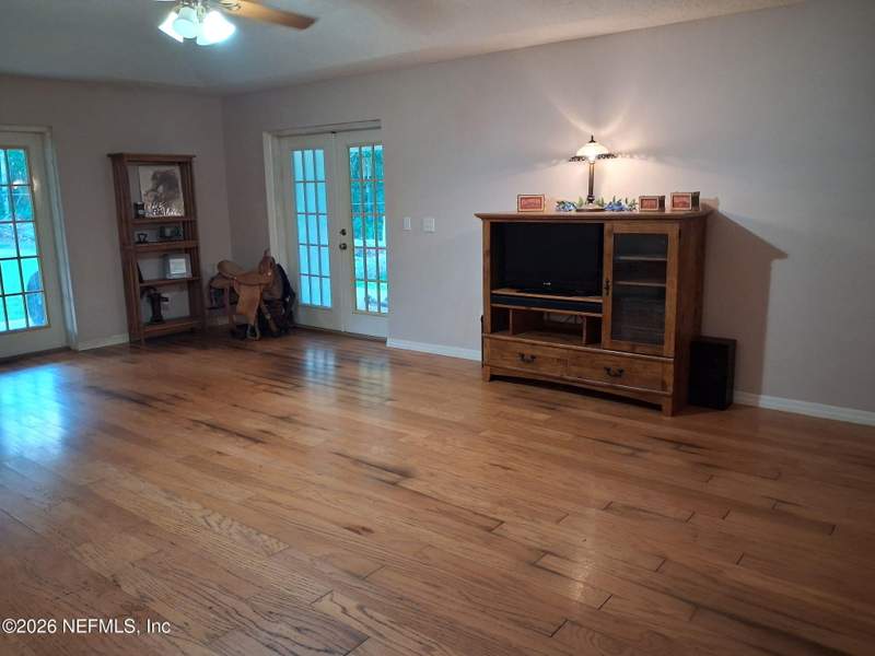 3 bedroom Single Family Residence at 25 Currant Avenue, Middleburg, Middleburg — photo 5