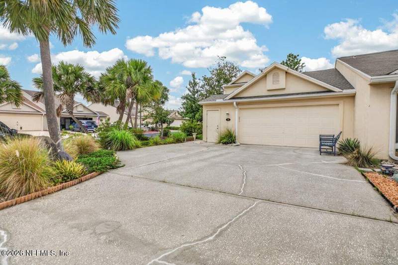 3 bedroom Townhouse at 74 Fox Valley Drive, Fox Valley, Orange Park — photo 2