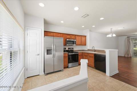 8125 Summer Point Court, Jacksonville FL - photo 8 of 52