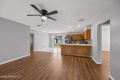 533 E Ohio Avenue, Macclenny FL - photo 9 of 30