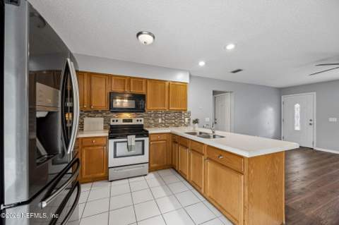 533 E Ohio Avenue, Macclenny FL - photo 12 of 30