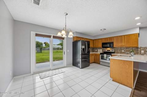 533 E Ohio Avenue, Macclenny FL - photo 15 of 30