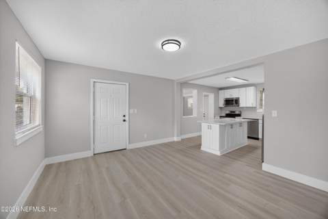 6238 Randia Drive, Jacksonville FL - photo 8 of 36