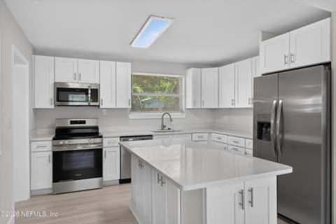 6238 Randia Drive, Jacksonville FL - photo 10 of 36
