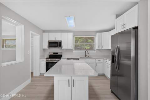 6238 Randia Drive, Jacksonville FL - photo 11 of 36