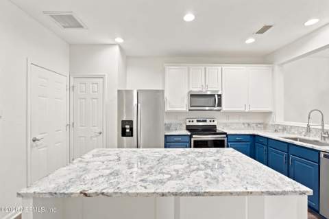 4156 Crownwood Drive, Jacksonville FL - photo 14 of 38